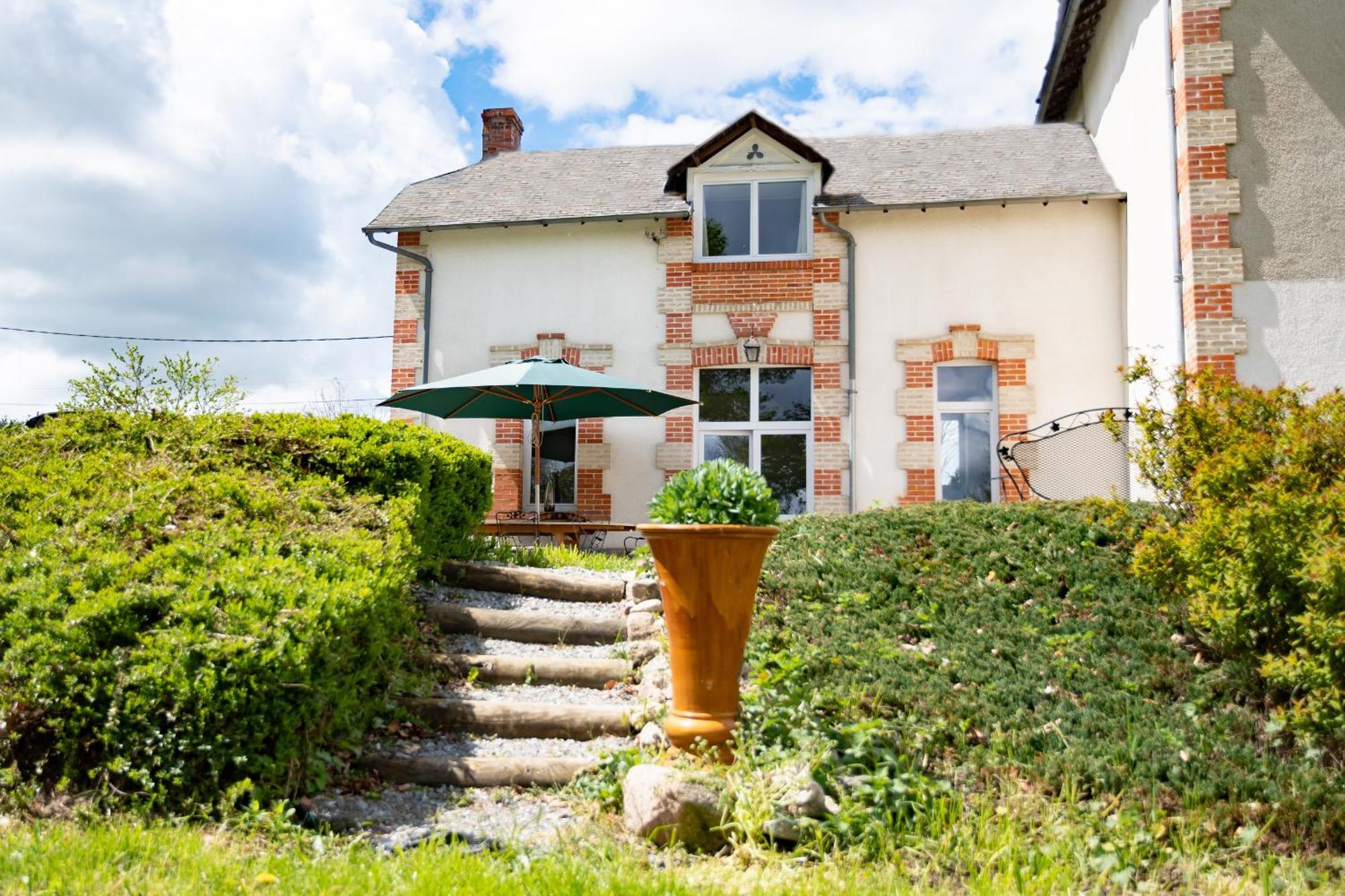 Chateau De Chazelpaud Saint-Bard Exterior photo