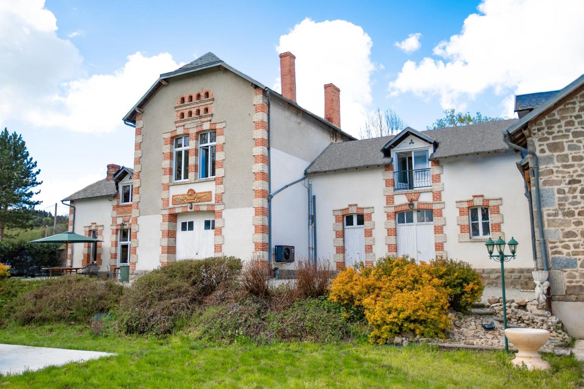 Chateau De Chazelpaud Saint-Bard Exterior photo